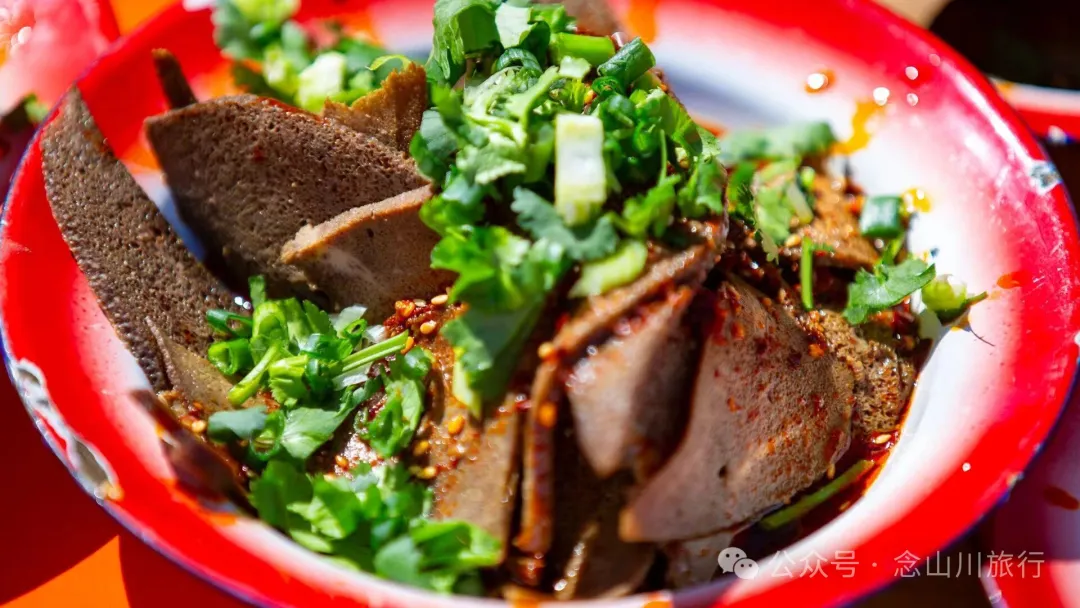 大理巍山彝族婚礼上的传统美食：香而不辣，油而不腻 - 第21张