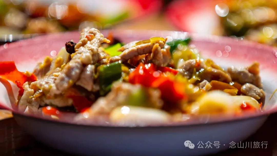 大理巍山彝族婚礼上的传统美食：香而不辣，油而不腻 - 第23张