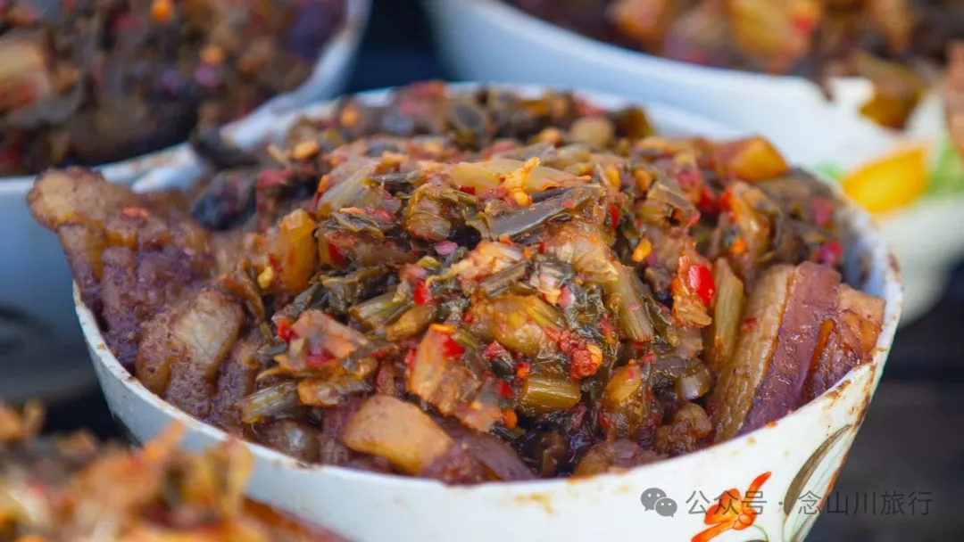 大理巍山彝族婚礼上的传统美食：香而不辣，油而不腻 - 第25张