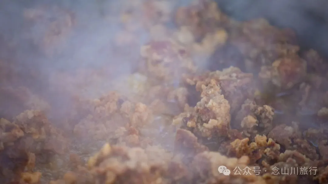 大理巍山彝族婚礼上的传统美食：香而不辣，油而不腻 - 第28张