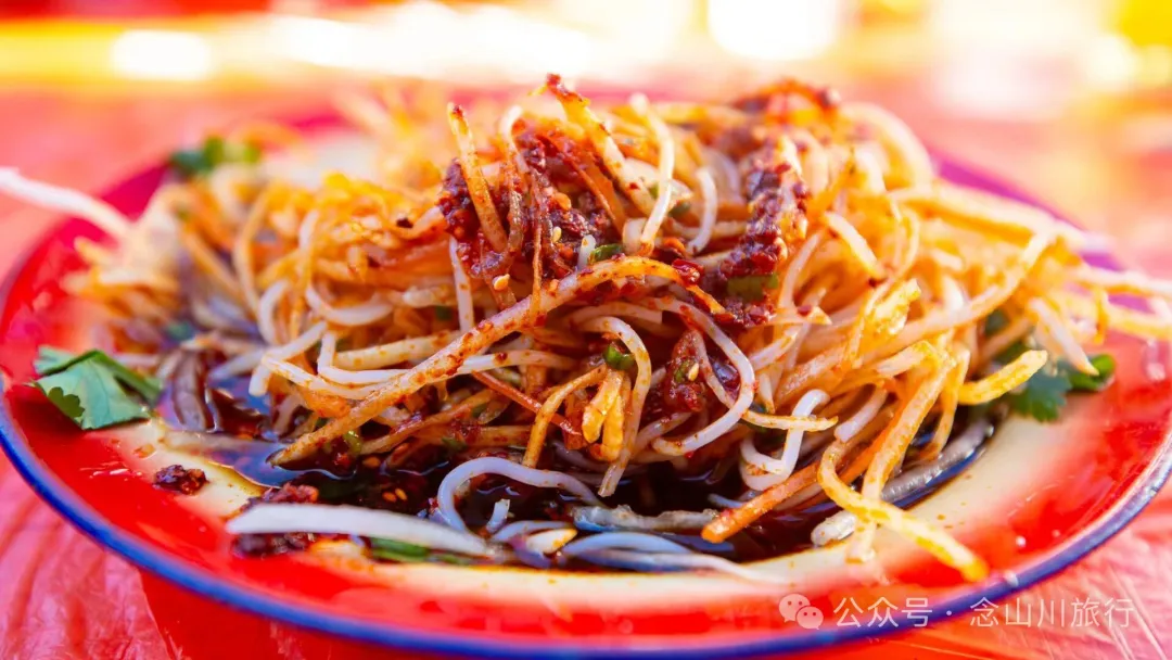 大理巍山彝族婚礼上的传统美食：香而不辣，油而不腻 - 第29张