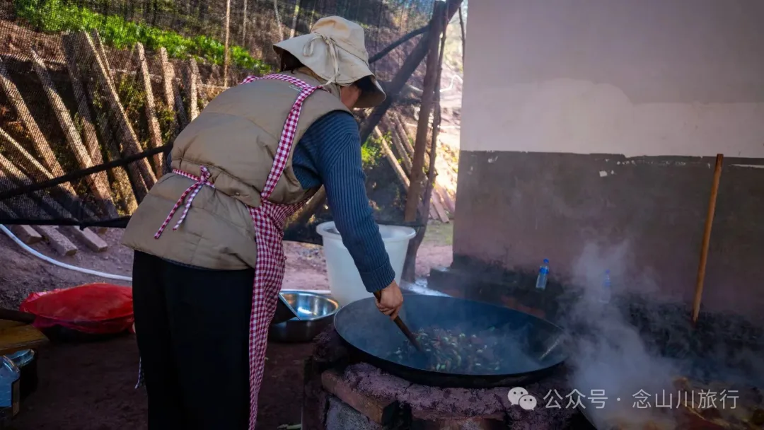大理巍山彝族婚礼上的传统美食：香而不辣，油而不腻 - 第7张