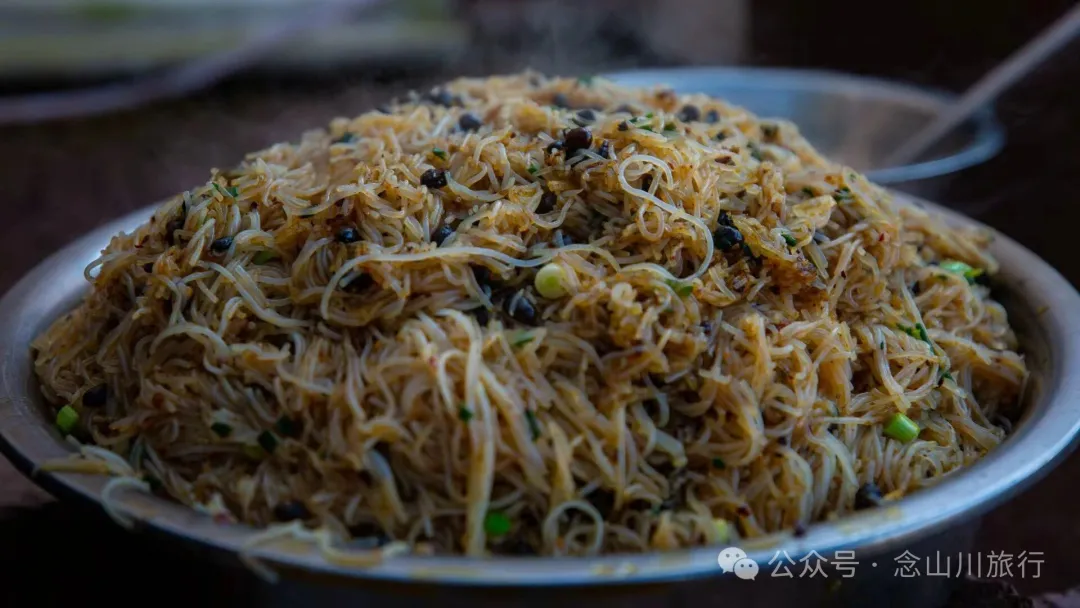 大理巍山彝族婚礼上的传统美食：香而不辣，油而不腻 - 第9张