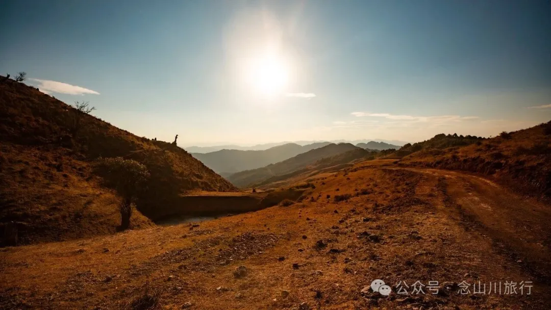 大理南涧无量山镇太平山风光:记一次被大风刮跑的露营经历 - 第7张